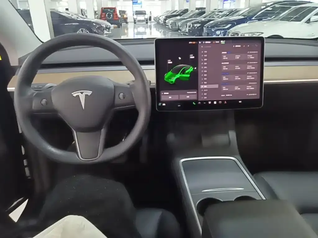Tesla Model Y — фото 8