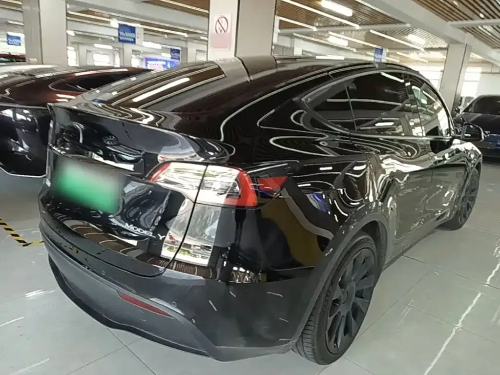Tesla Model Y — фото 7