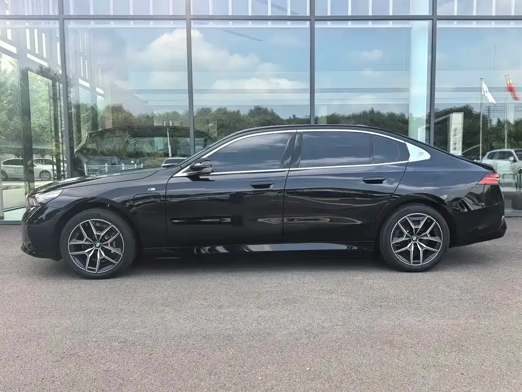 BMW i5 — фото 9
