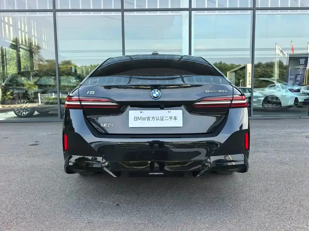 BMW i5 — фото 3