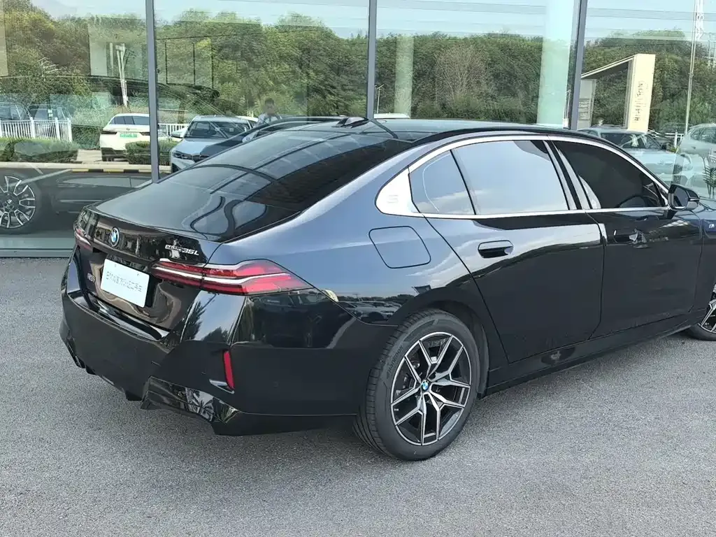 BMW i5 — фото 10