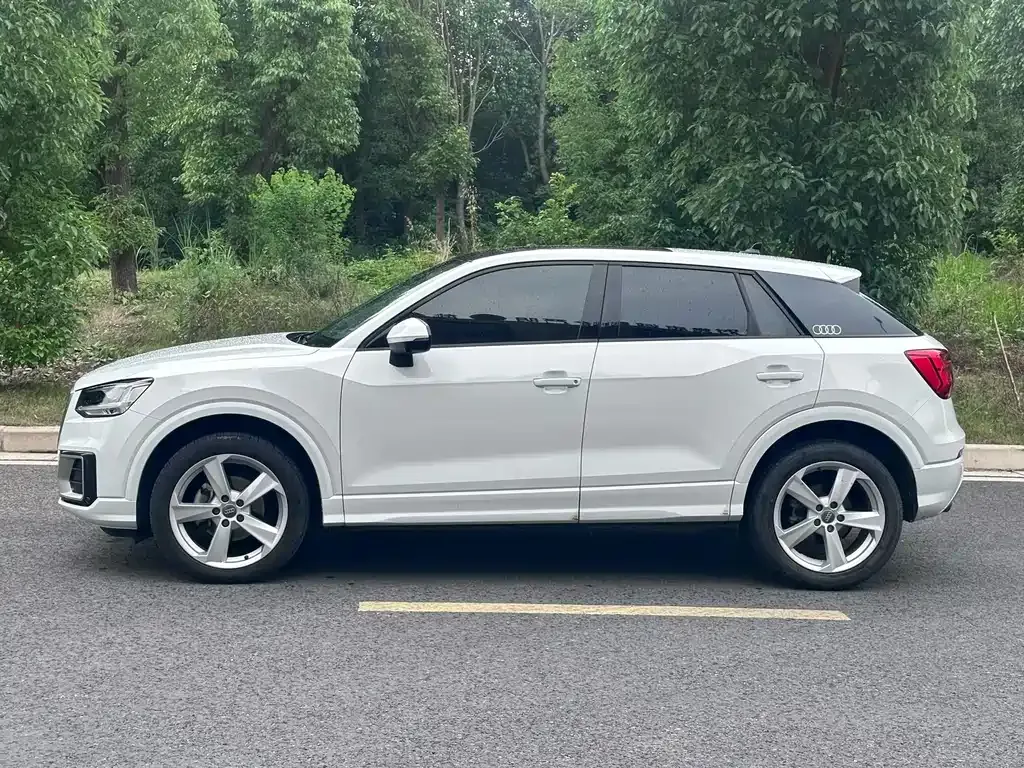 Audi Q2L — фото 3