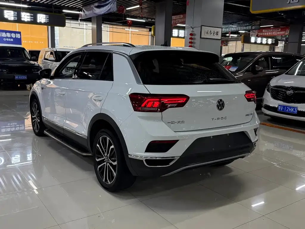 Volkswagen T-Roc — фото 8