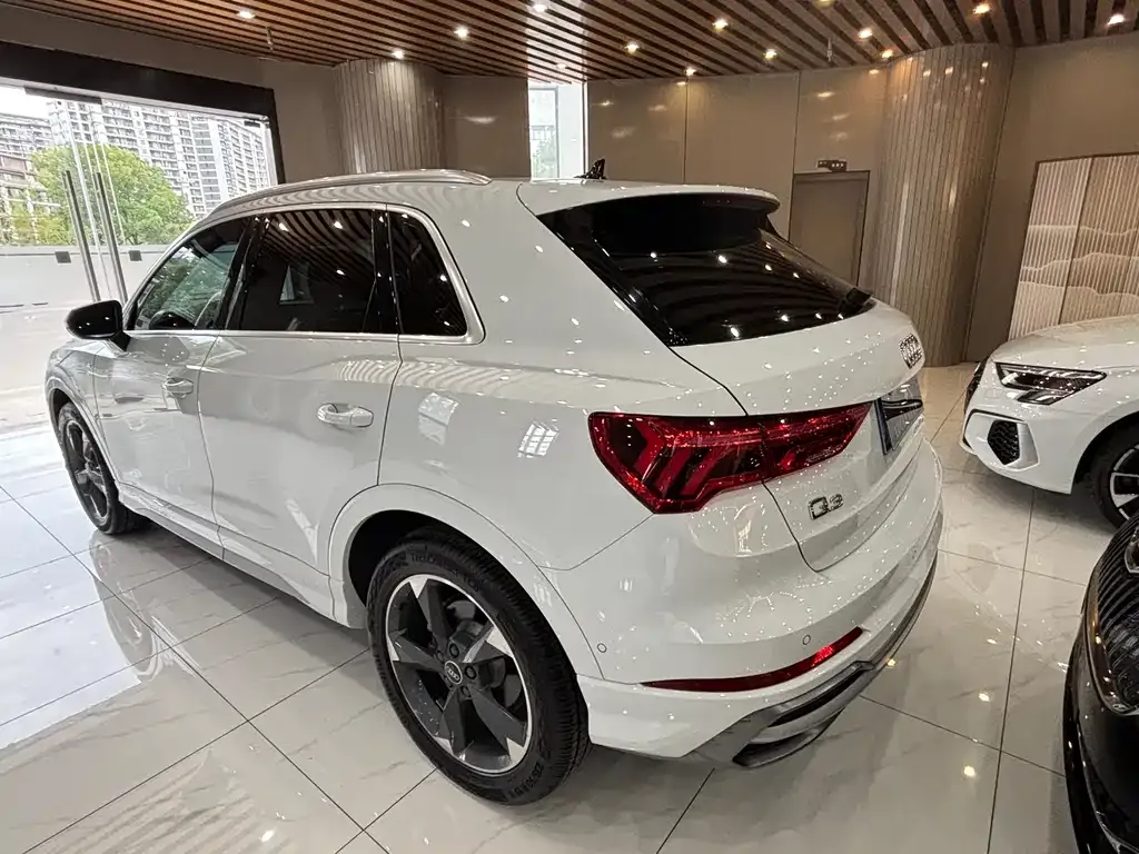 Audi Q3 — фото 10