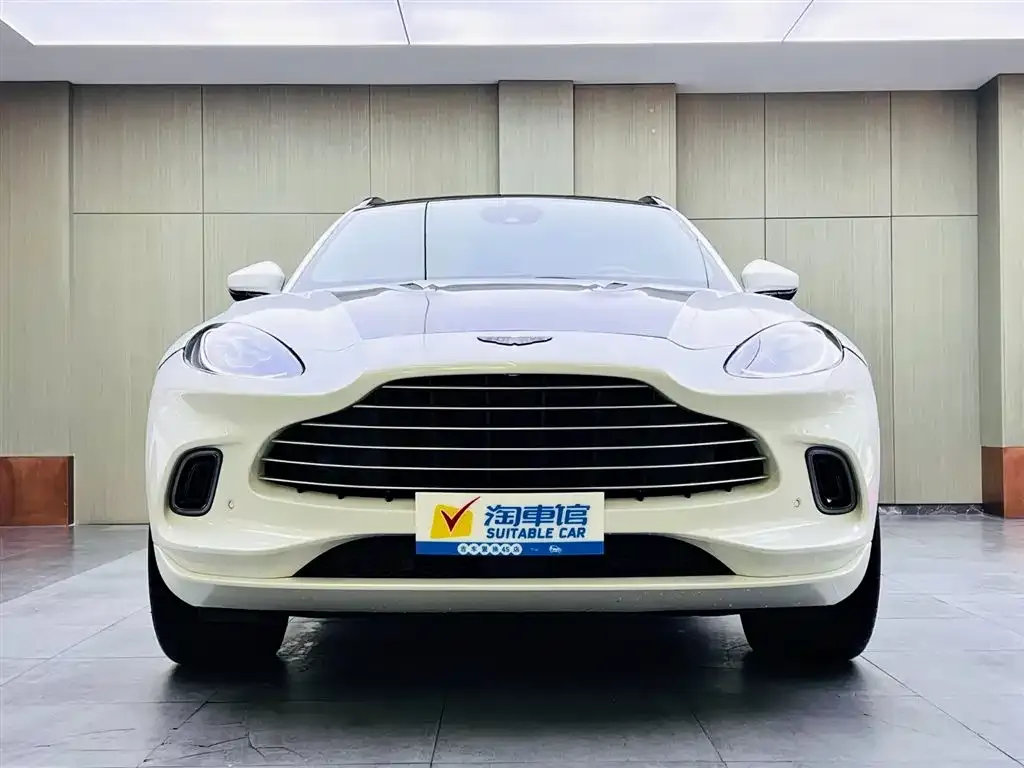 Aston Martin DBX — фото 6