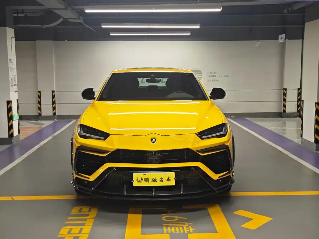 Lamborghini Urus — фото 1
