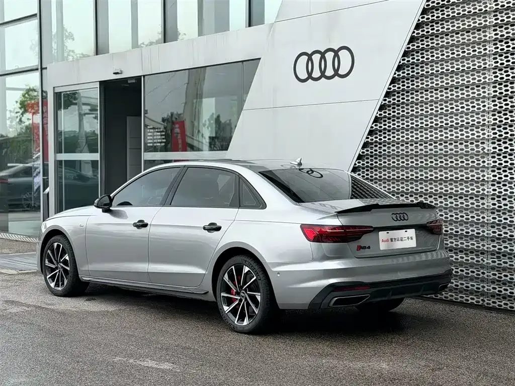 Audi A4L — фото 6