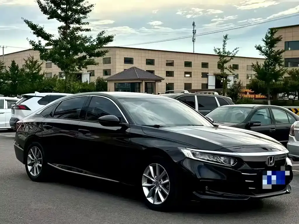 Honda Accord — фото 1