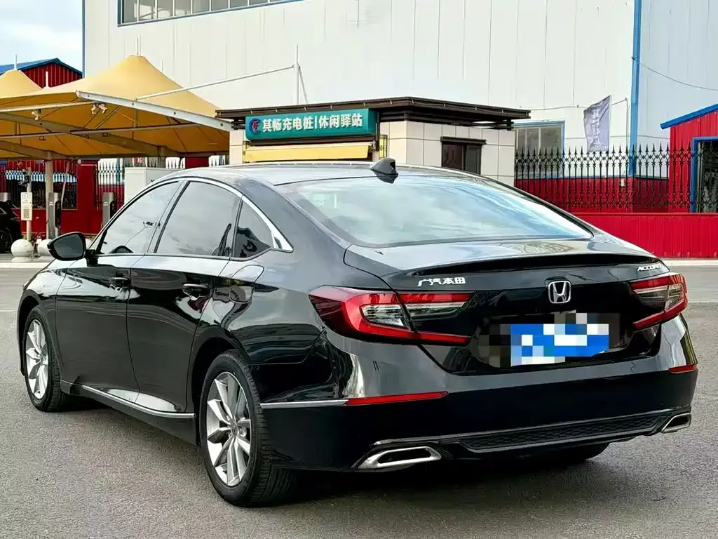 Honda Accord — фото 9
