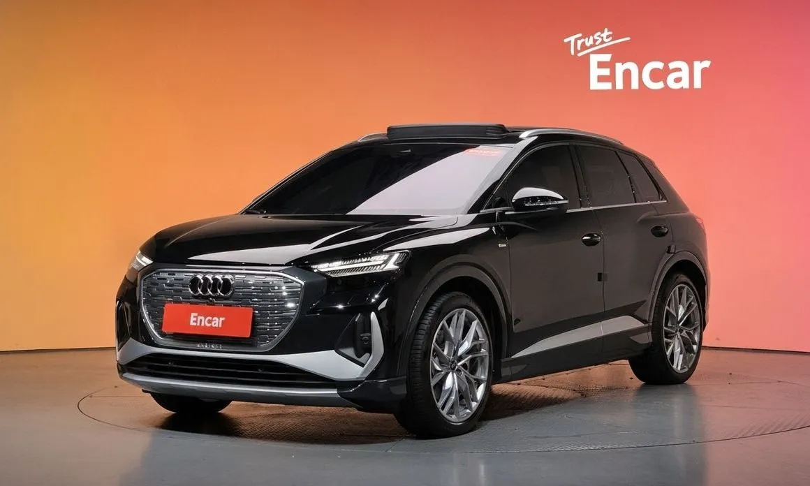 Audi Q4 e-tron — фото 1