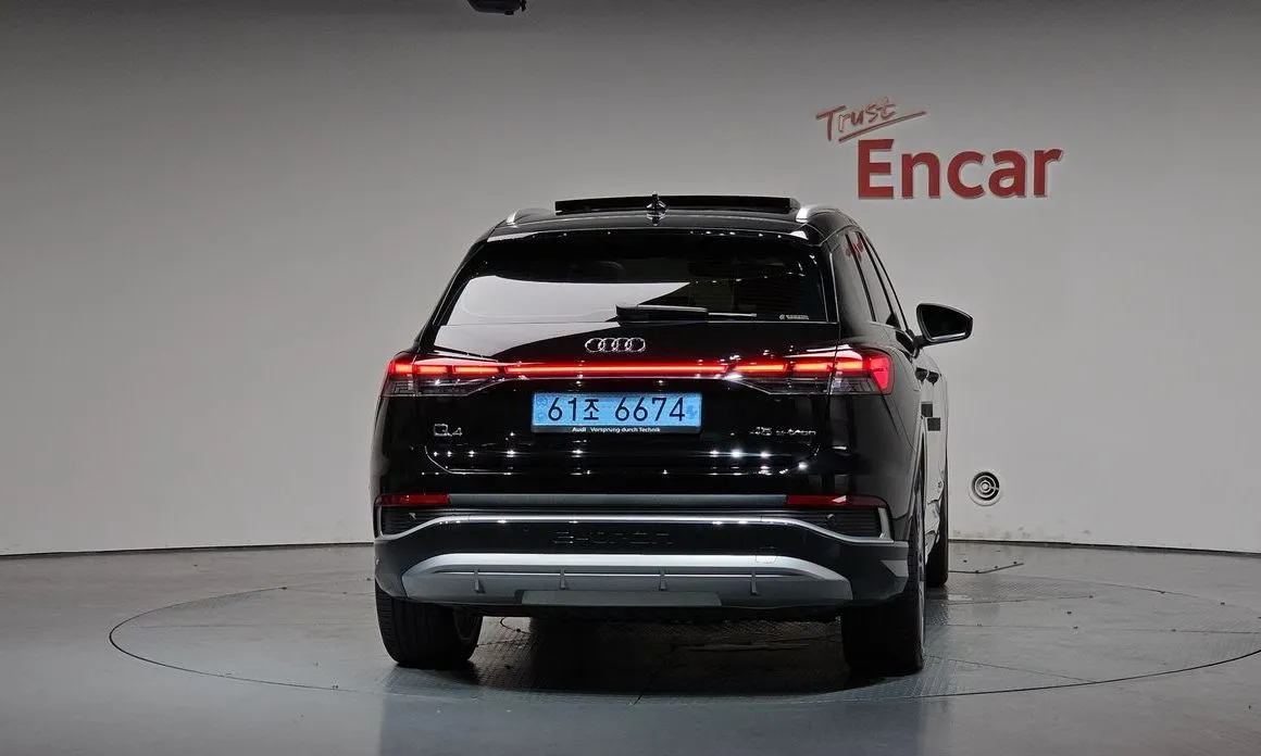 Audi Q4 e-tron — фото 2