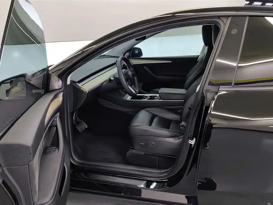 Tesla Model Y — фото 8