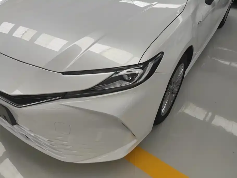 Toyota Camry — фото 10