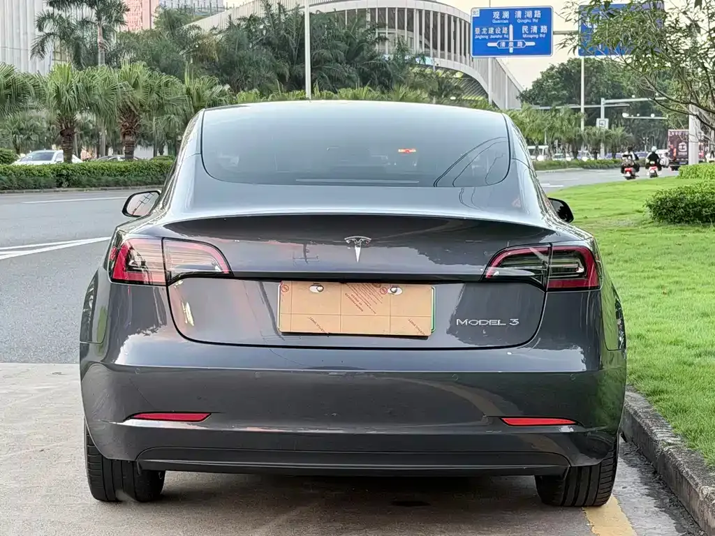 Tesla Model 3 — фото 9