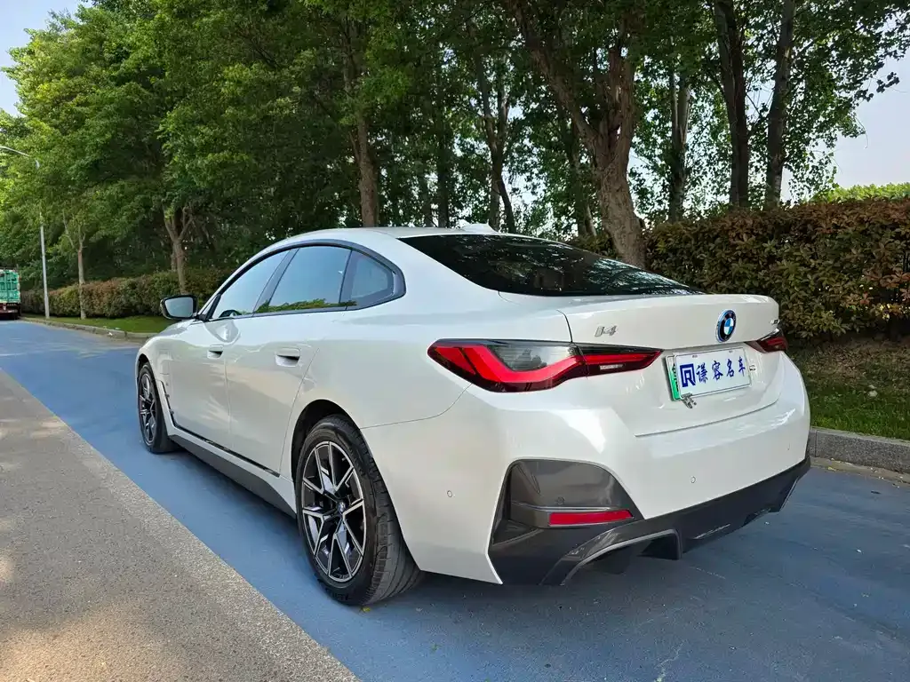 BMW i4 — фото 10