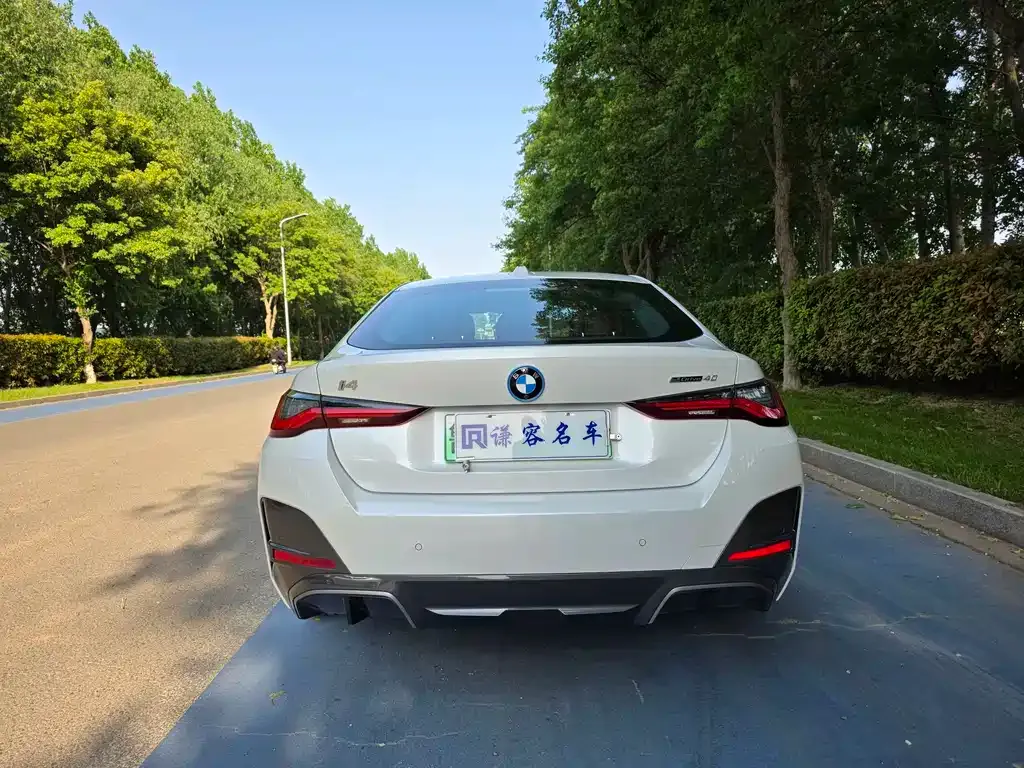 BMW i4 — фото 3