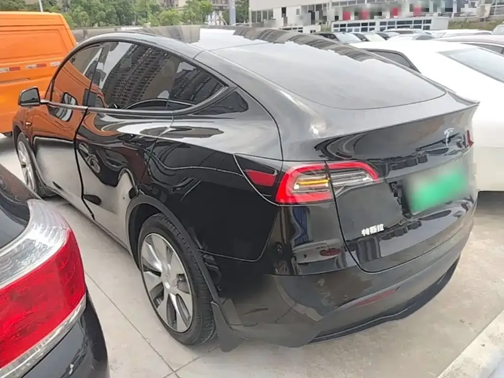 Tesla Model Y — фото 7