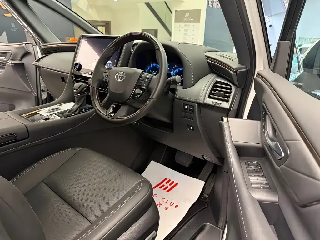 Toyota Alphard — фото 3
