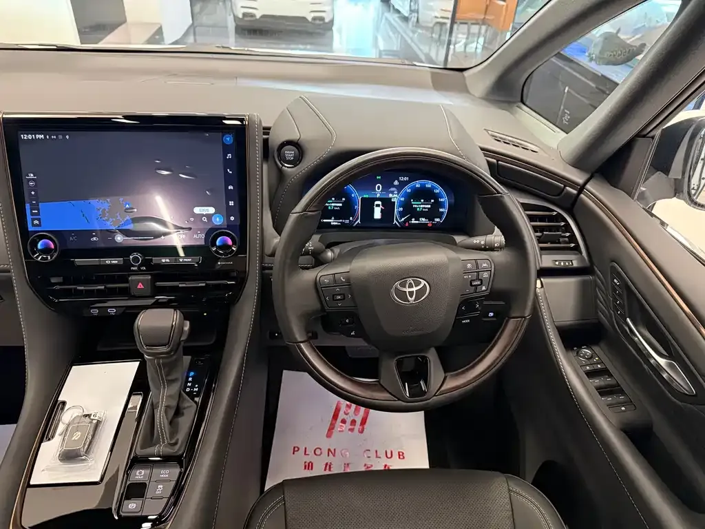 Toyota Alphard — фото 5