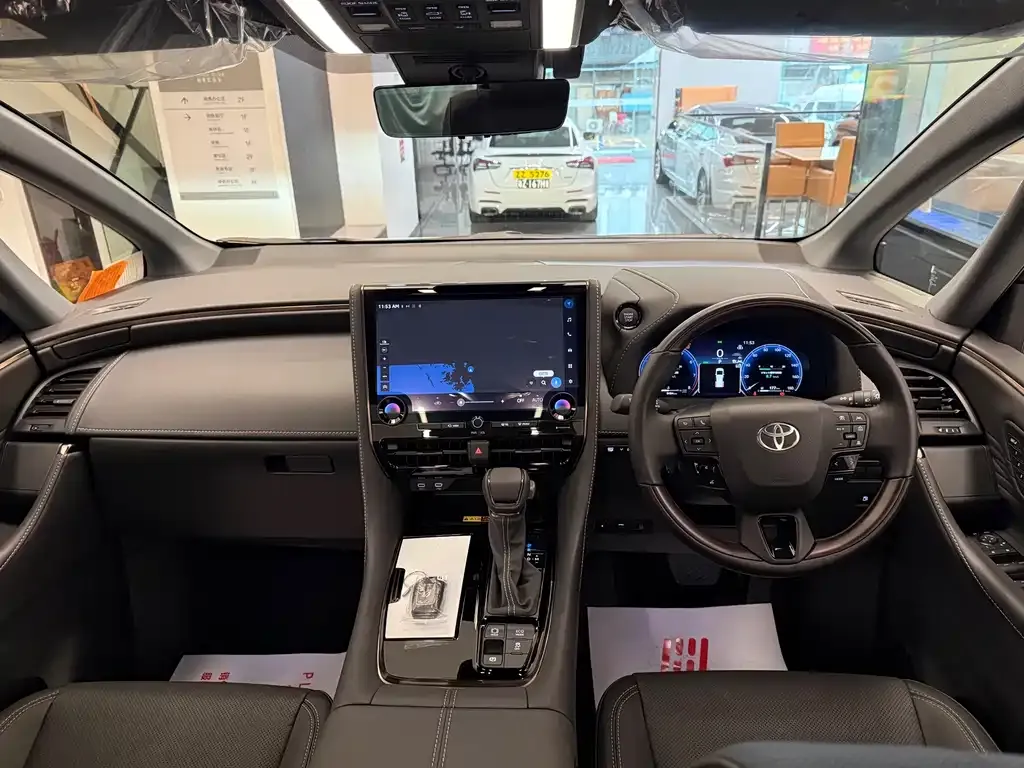 Toyota Alphard — фото 8