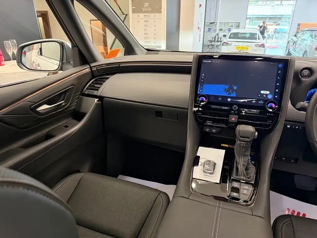 Toyota Alphard — фото 7