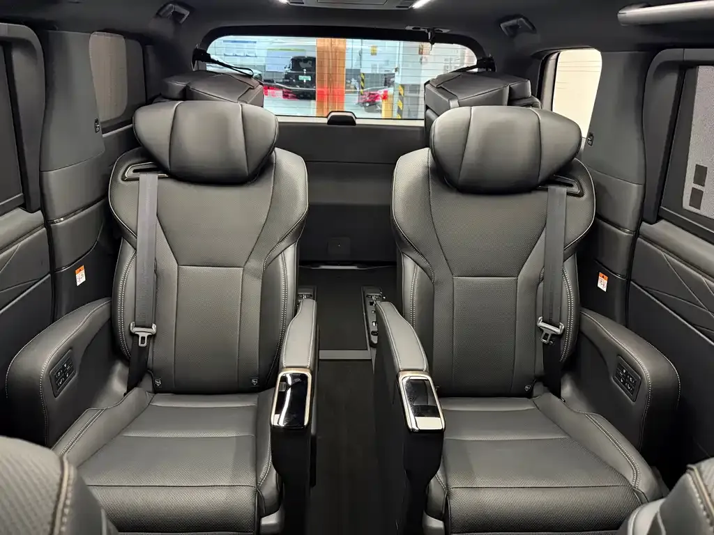 Toyota Alphard — фото 6
