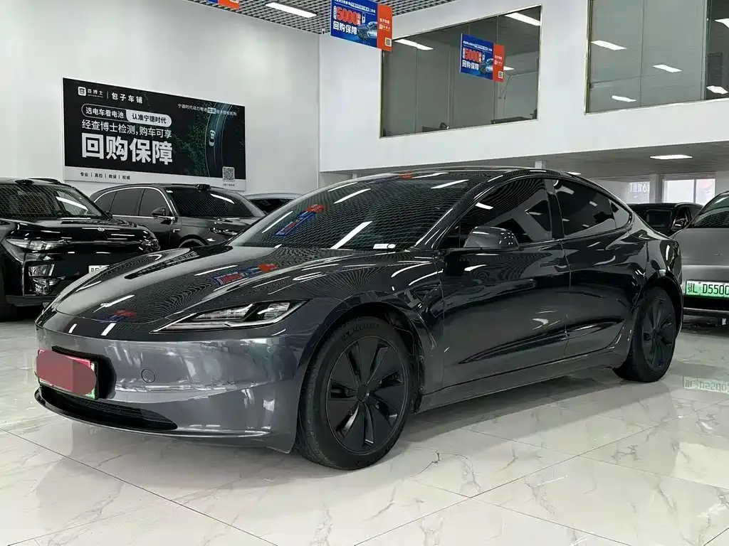 Tesla Model 3 — фото 1