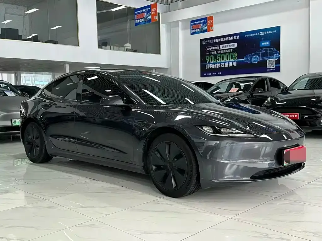 Tesla Model 3 — фото 9