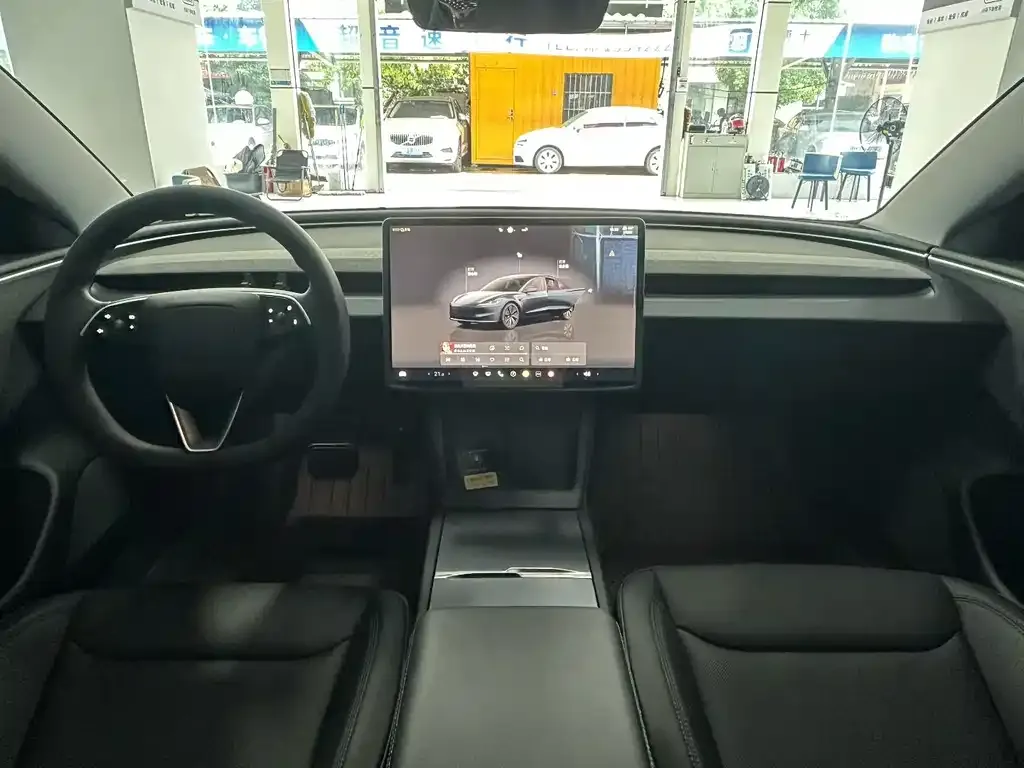 Tesla Model 3 — фото 3