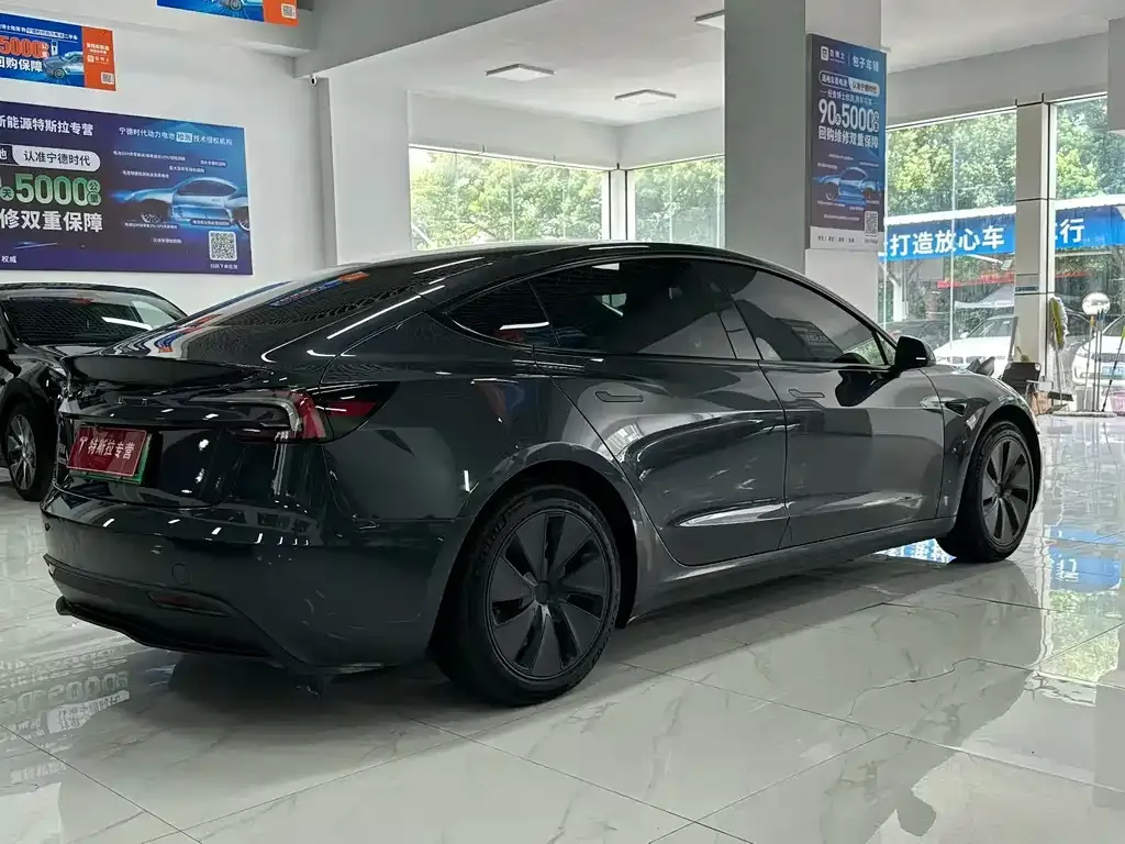 Tesla Model 3 — фото 7