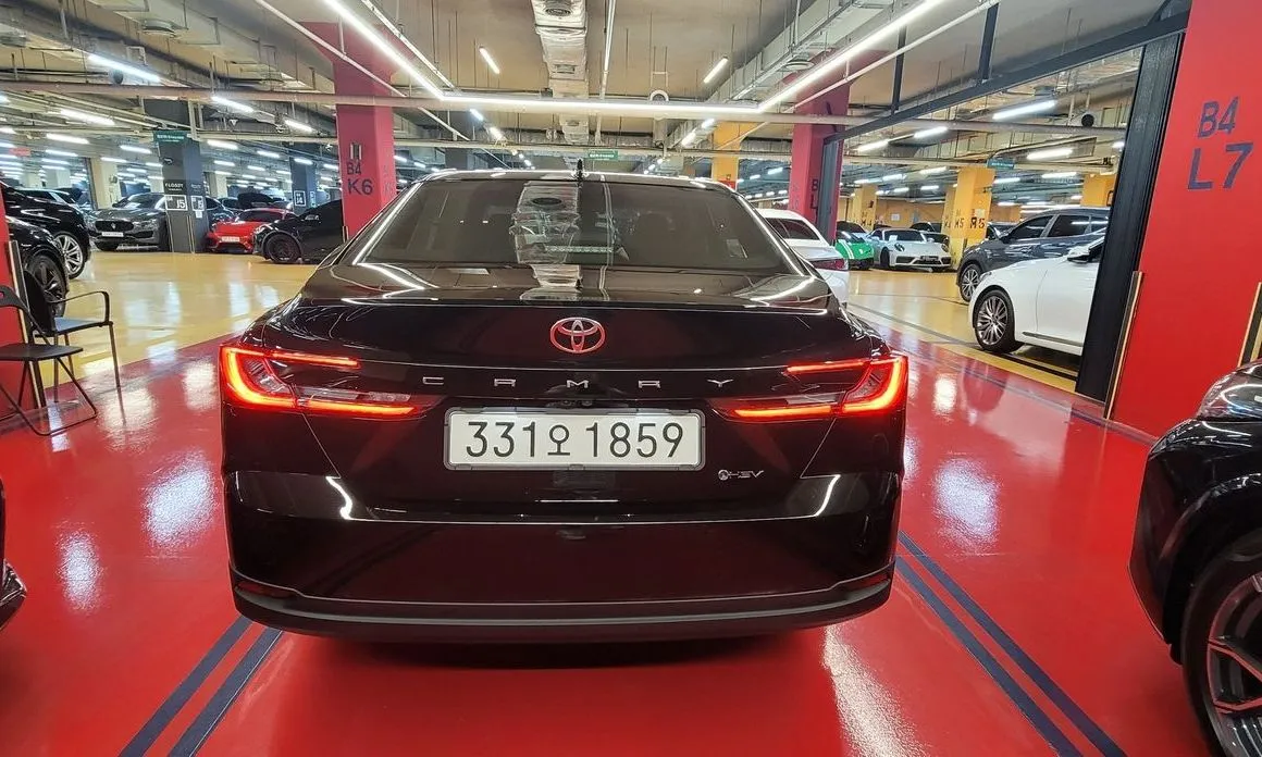 Toyota Camry — фото 10