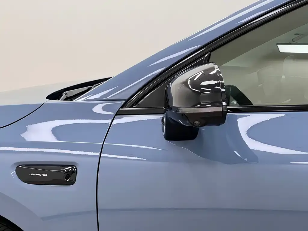 Leapmotor B01 — фото 5