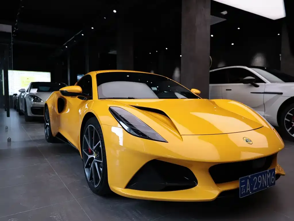 Lotus Emira — фото 1