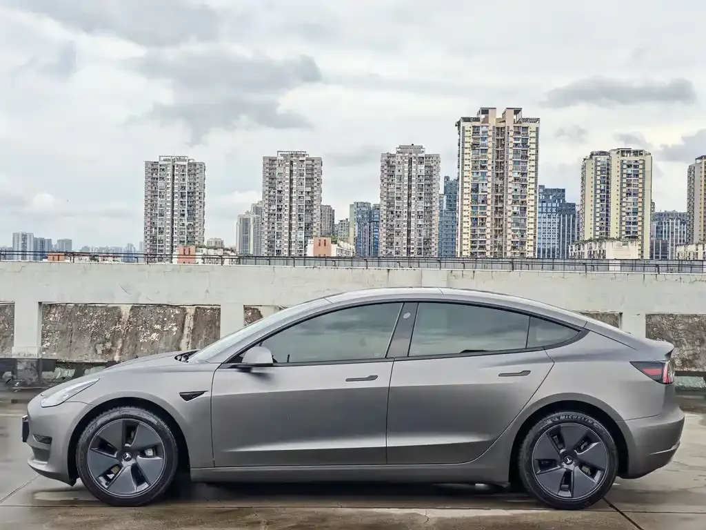 Tesla Model 3 — фото 5