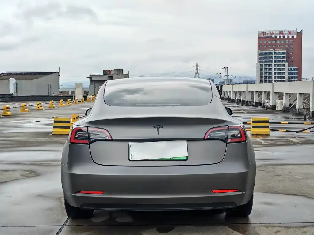 Tesla Model 3 — фото 7