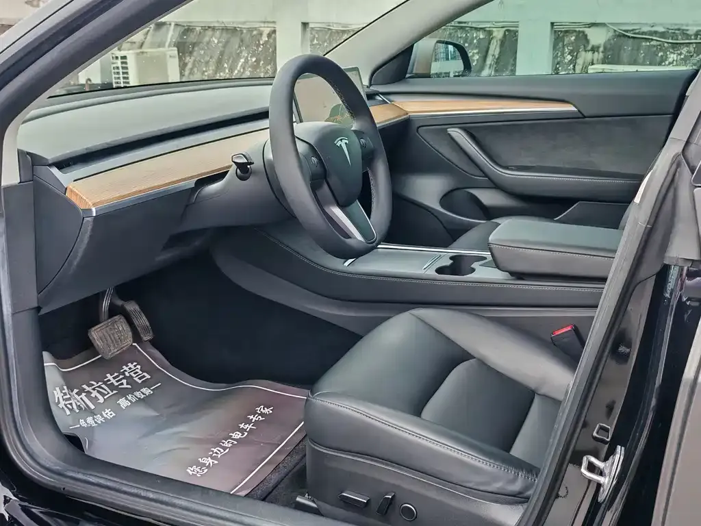 Tesla Model 3 — фото 8