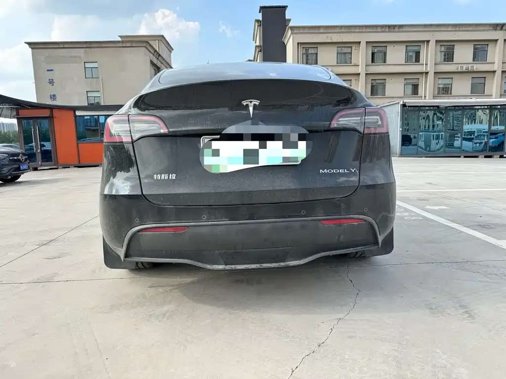 Tesla Model Y — фото 2