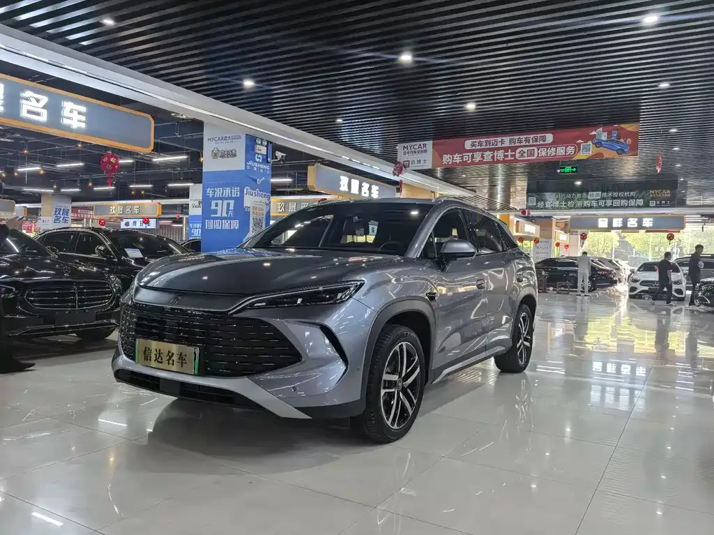 BYD L DM-i — фото 1