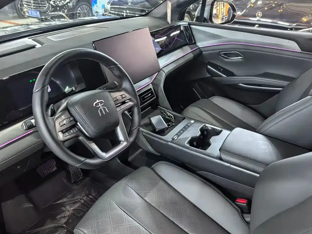 BYD L DM-i — фото 10