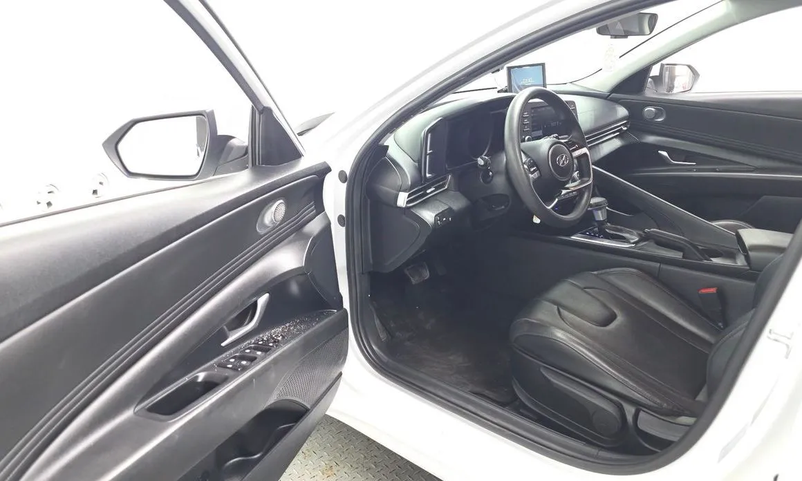 Hyundai AVANTE 2023 из KR, фото 3