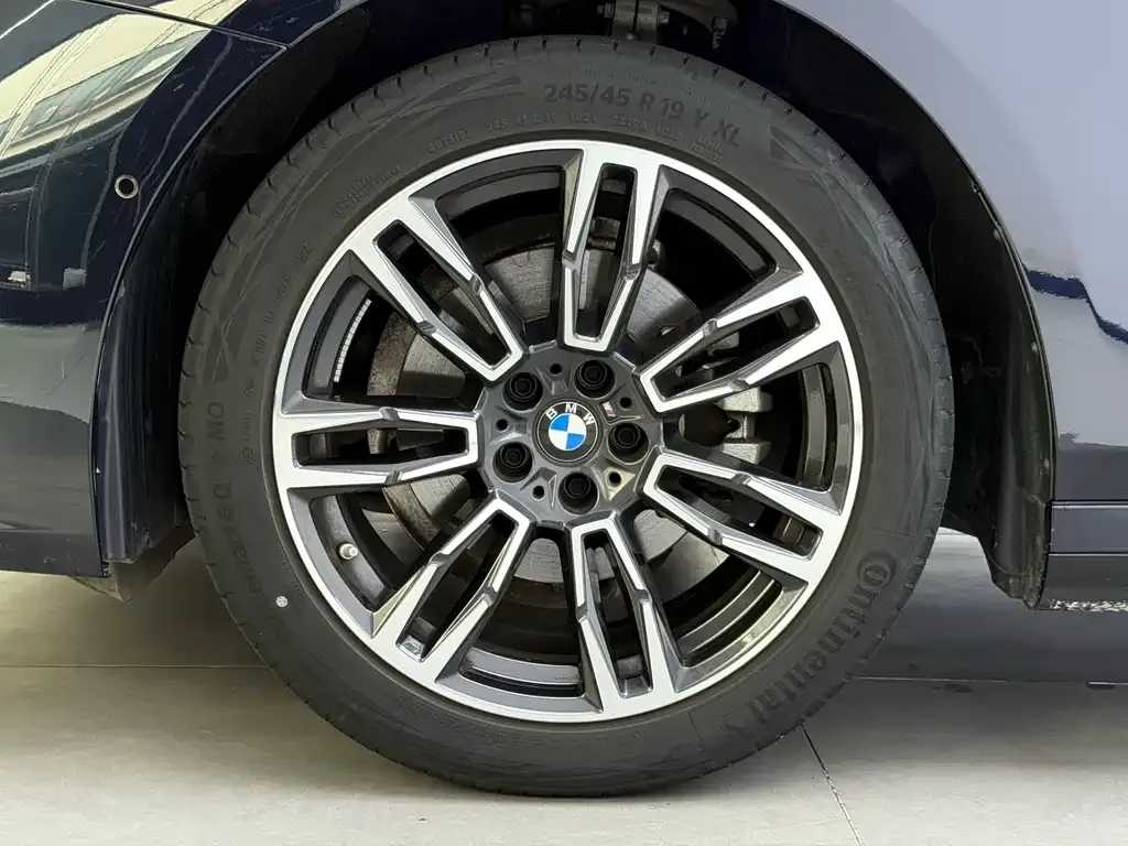 BMW 5 Series — фото 10