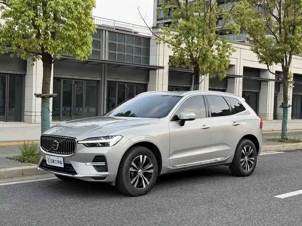Volvo XC60 — фото 1