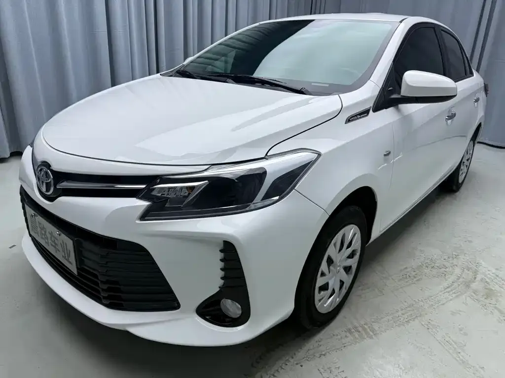 Toyota Vios — фото 1