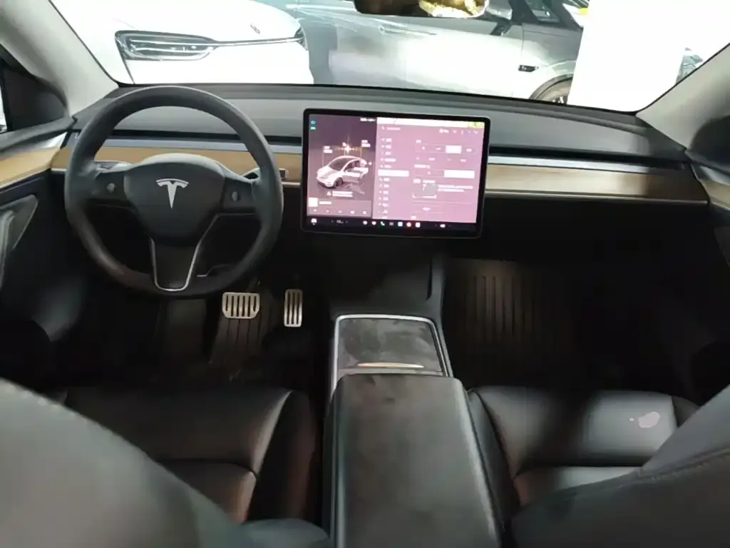 Tesla Model Y — фото 2