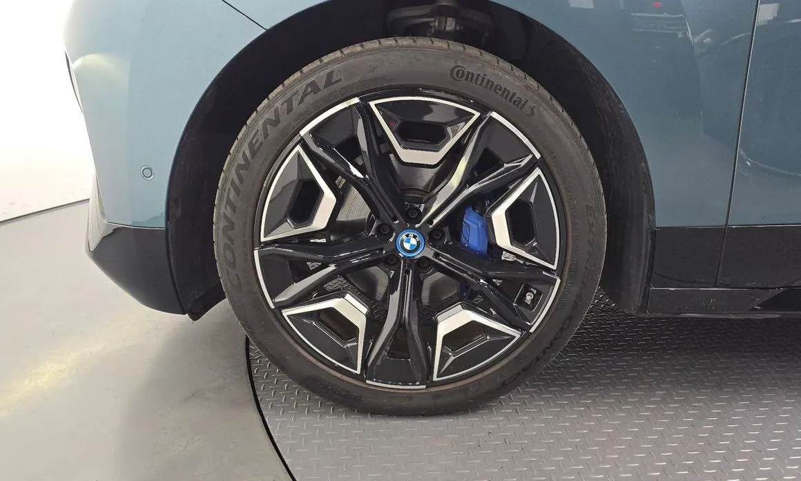 BMW iX — фото 10