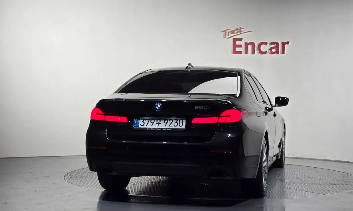 BMW 5-Series 2023 из KR, фото 2