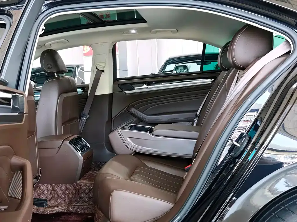 Volkswagen Phideon — фото 10