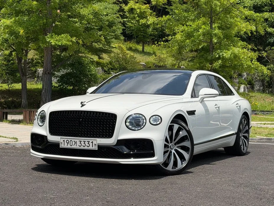Bentley Flying Spur — фото 1