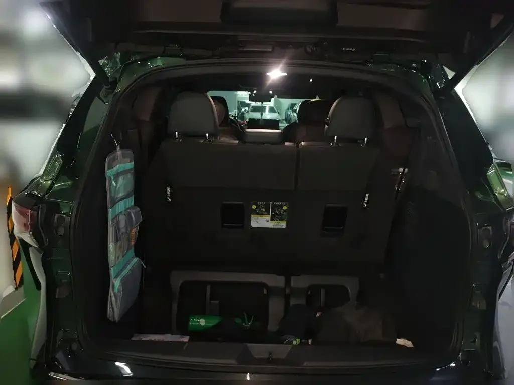 Toyota Sienna — фото 2