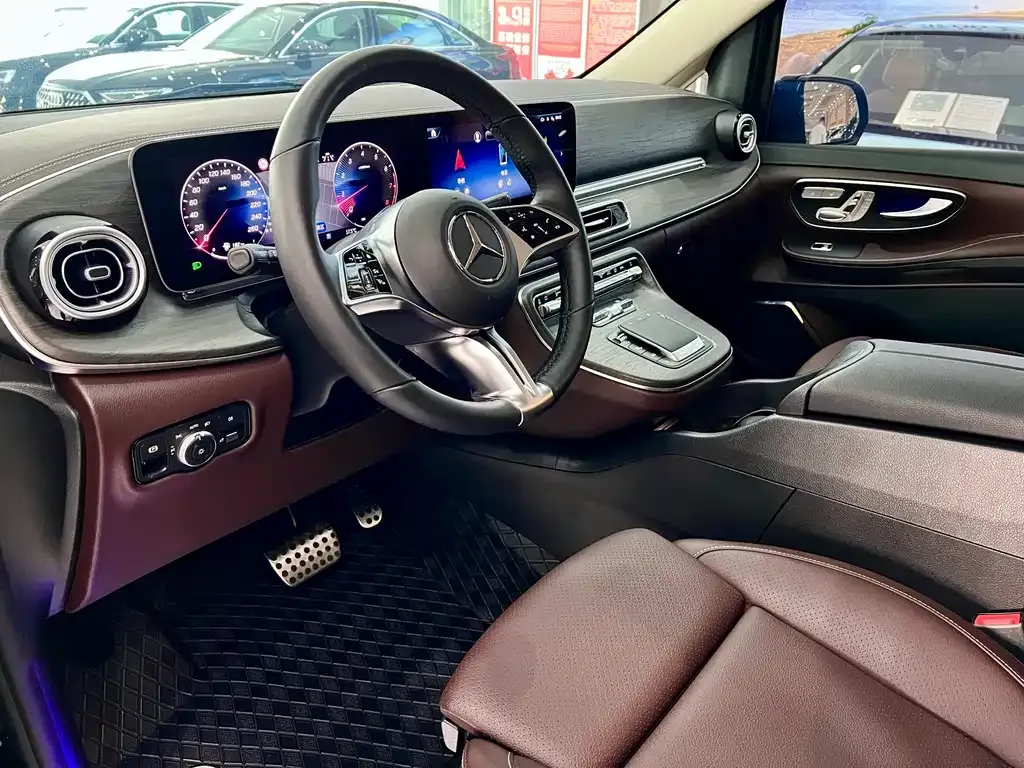 Mercedes-Benz V-Class — фото 10
